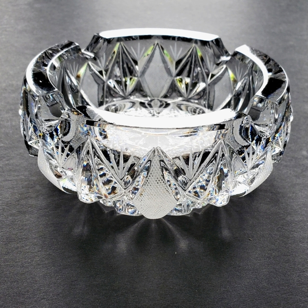 1970s Imperlux 🇩🇪 5 1/2" Hand Cut Lead Crystal 24% PbO Cigar Ashtry